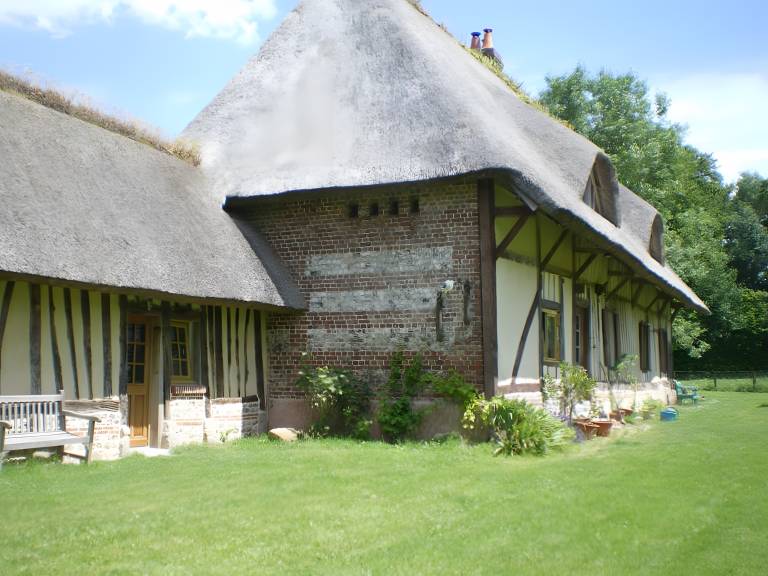 Vacation home with yard | Garden view in Dieppe