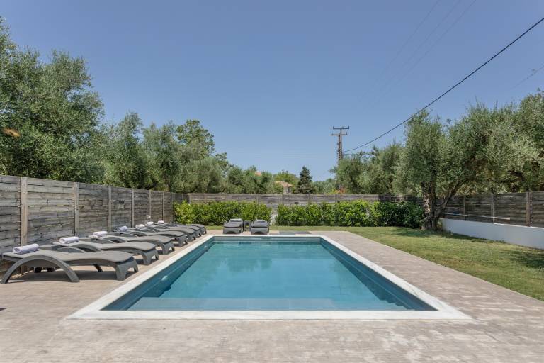 Villa | Garden view — photo 3