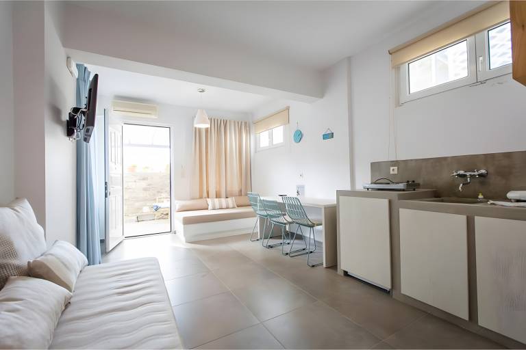 Studio Apartment 'Semi Basement -Superior Apartment' with Mountain View and Air Conditioning — photo 4