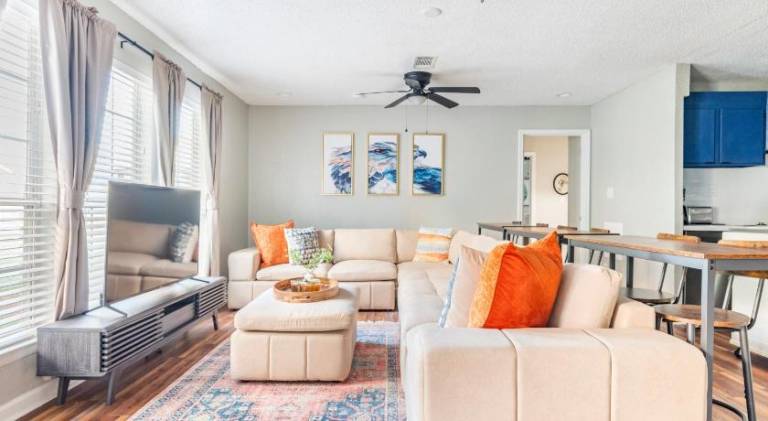 1 Mile to Stadium, Dog Friendly, Pool, Parking in Auburn, AL