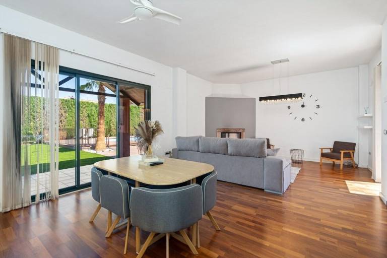 Fully equipped charming house with hot tub, BBQ & pool | Pet-friendly — photo 2