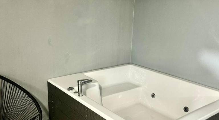 Holiday apartment with jacuzzi — photo 3