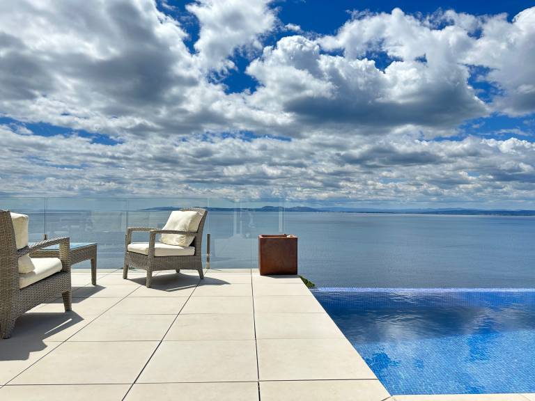 Fully equipped vacation home with yard & private pool | Close to the beach | Pets are welcome — photo 2