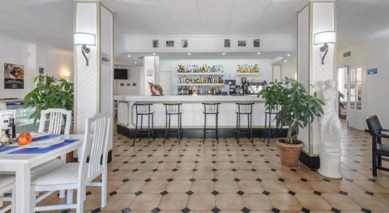 Apartamentos San Antonio Beach — photo 4