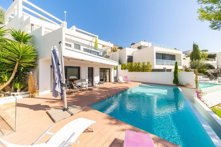 Villa with garden, patio & private pool — photo 4