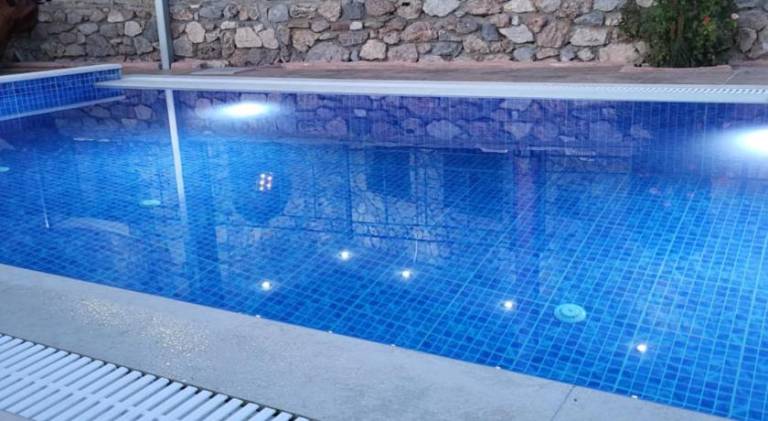 Vacation home with BBQ, patio & private pool — photo 2