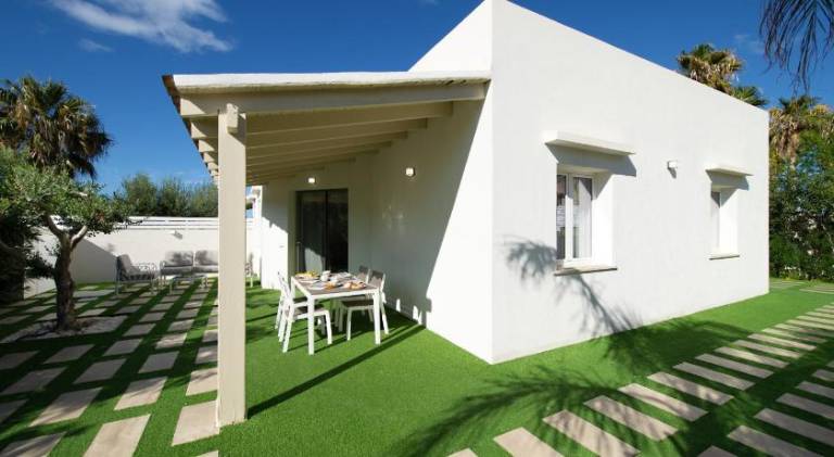 Beautiful villa with jacuzzi & pool | Next to the beach | Pets are welcome — photo 4
