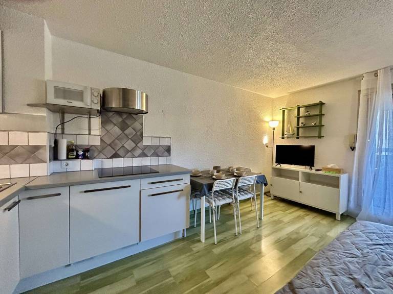 Holiday apartment with pool — photo 3