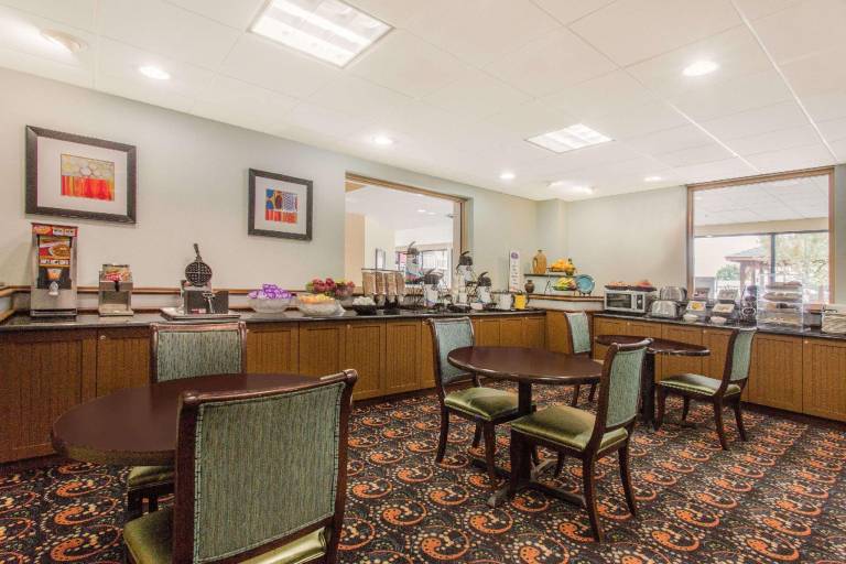 Baymont by Wyndham Fayetteville Fort Bragg Area — photo 5
