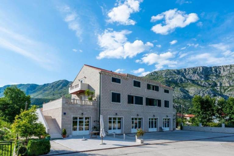 Apartment  Jadranska cesta / Sinjska ul.