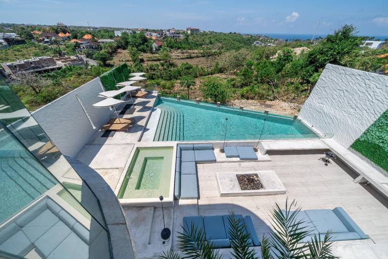 Pleasant villa with barbeque, garden & pool | Perfect for remote work | Pet-friendly — photo 5