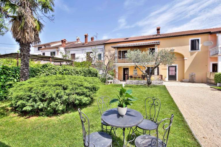 Holiday apartment with air conditioning and carport in Umag