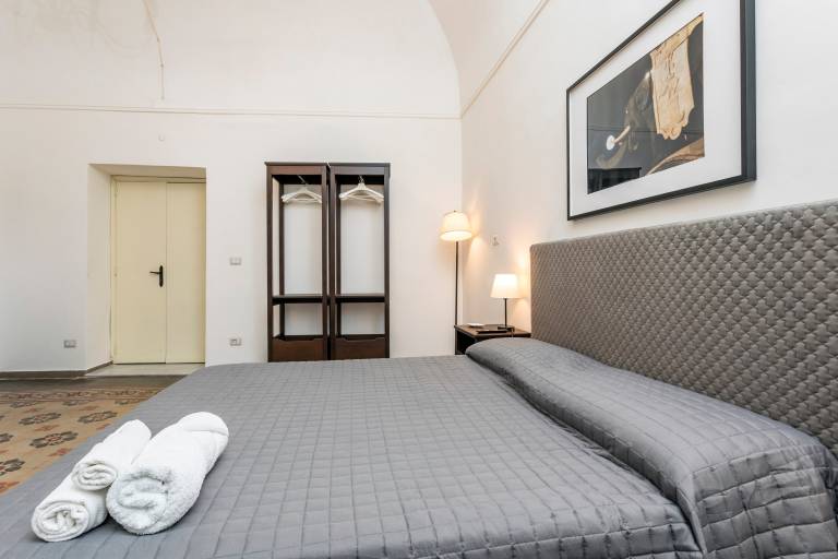 Fully equipped beautiful apartment with patio & fast internet | Next to Monastery of San Nicolò l'Arena | City view | Good for workation | Pets allowed — photo 5
