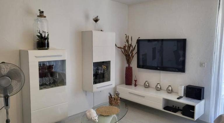 Rental apartment with terrace, BBQ & private pool — photo 2