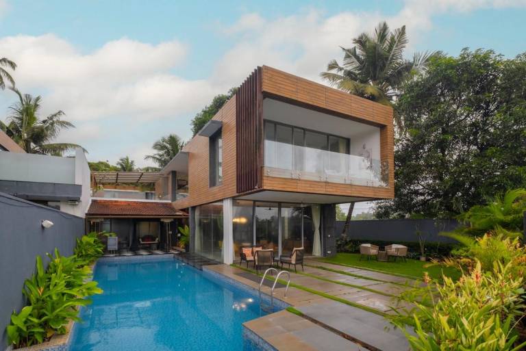 Villa with pool & yard in Calangute