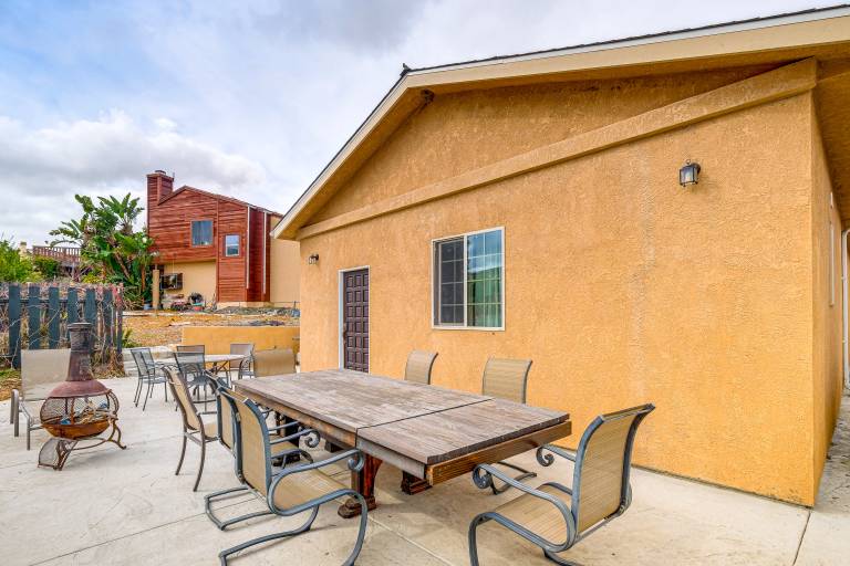 Game Room Fire Pit Quiet Family Home in Bonita