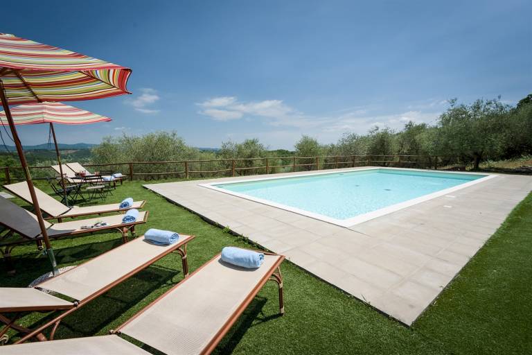 Fully equipped big villa with yard, barbeque & private pool | Perfect for remote work | Pet-friendly — photo 4