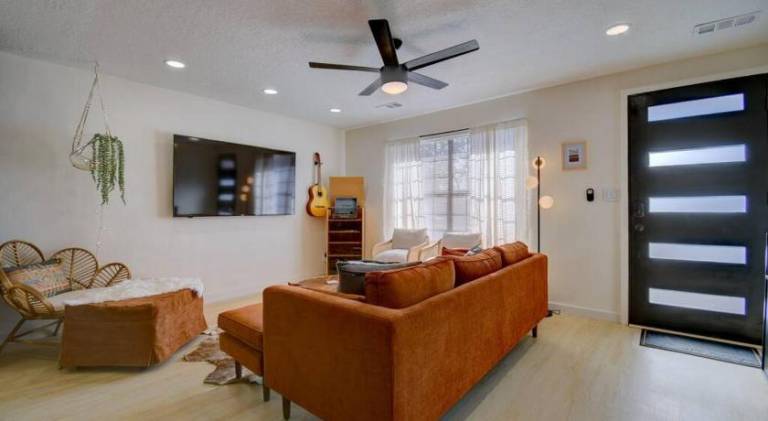 Spacious vacation home with jacuzzi | Pets are welcome in Bernal
