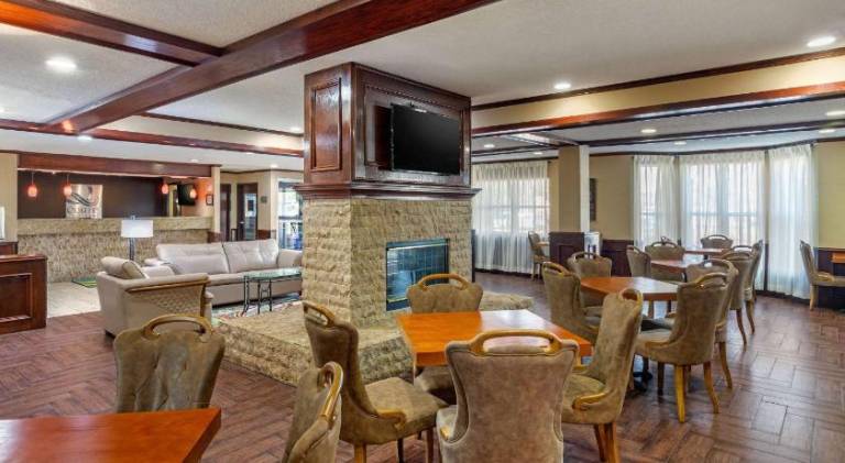 Quality Suites Addison-Dallas — photo 3