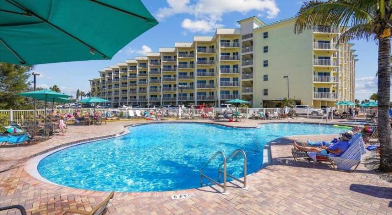 Sunset Vistas Two Bedroom Beachfront Suites — photo 2