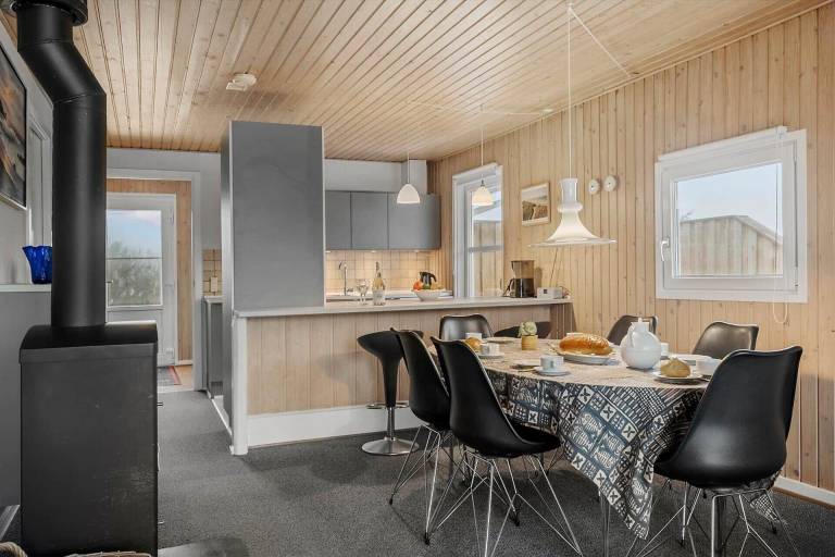 Nice vacation home with barbeque & patio | Dogs allowed — photo 3