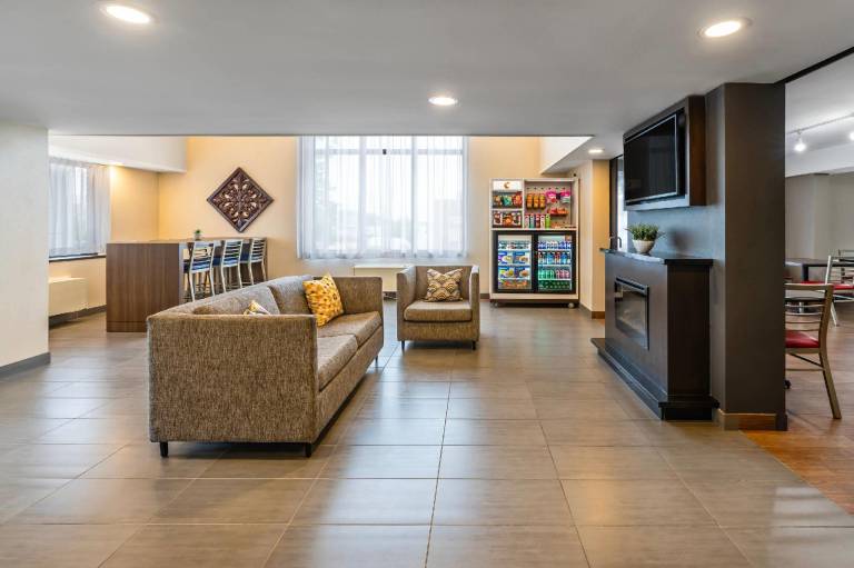 Comfort Inn East — photo 2