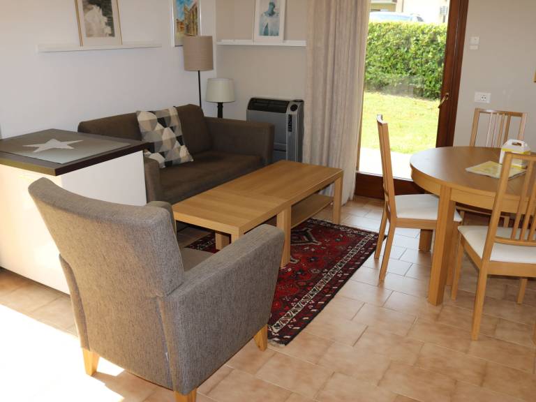 Holiday apartment with garden, terrace & pool — photo 2