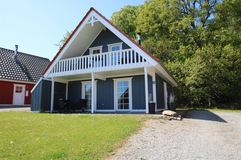 Children-friendly beautiful vacation home with hot tub, patio & sauna | Pets allowed — photo 2