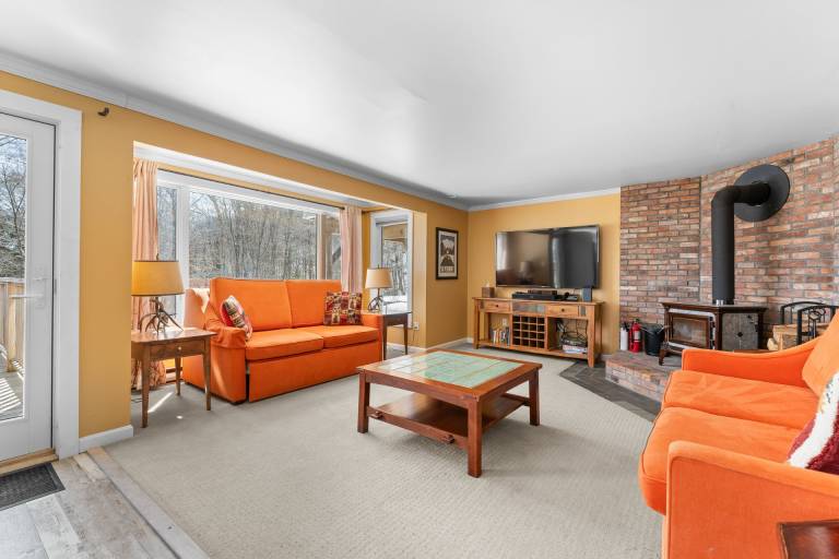 Condo with BBQ, sauna & jacuzzi | Mountain view — photo 4