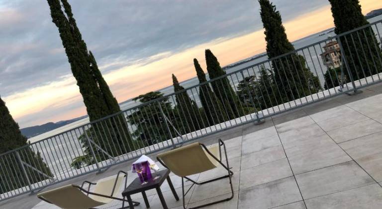 Holiday apartment with pool in Gardone Riviera
