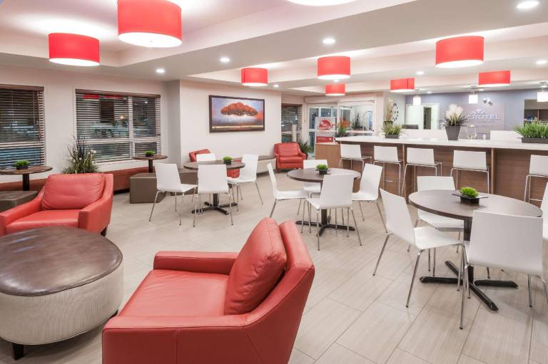 Microtel Inn & Suites by Wyndham Fort St John — photo 3
