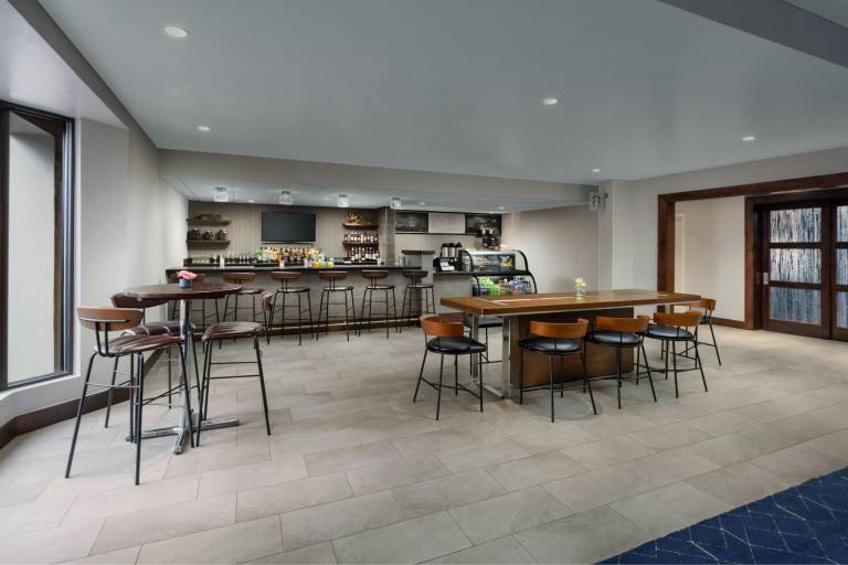 Courtyard by Marriott Manchester-Boston Regional Airport — photo 4