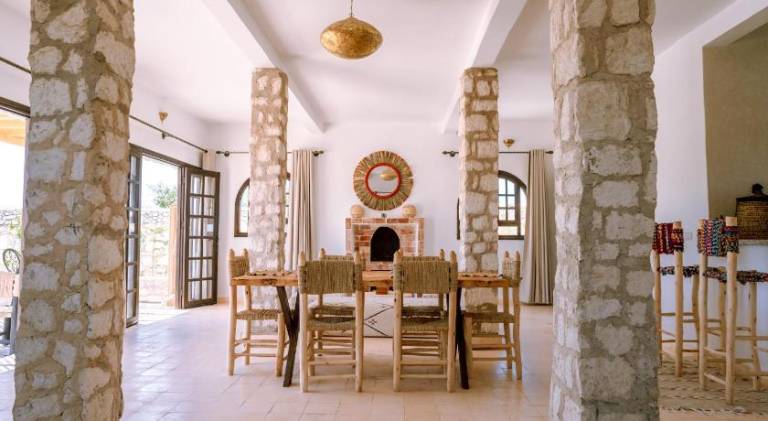 Villa with pool — photo 4