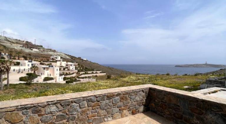 Villa with terrace & yard — photo 4