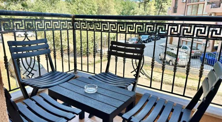 Serviced apartment with pool & yard | Beach nearby | Pet-friendly — photo 4