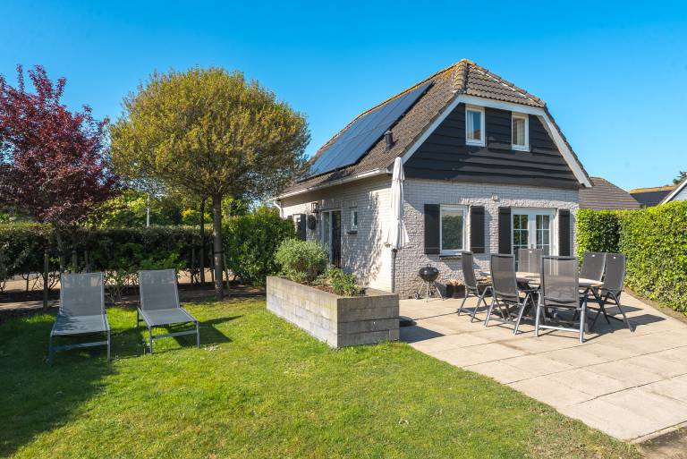 Ferienhaus mit Terrasse und Garten