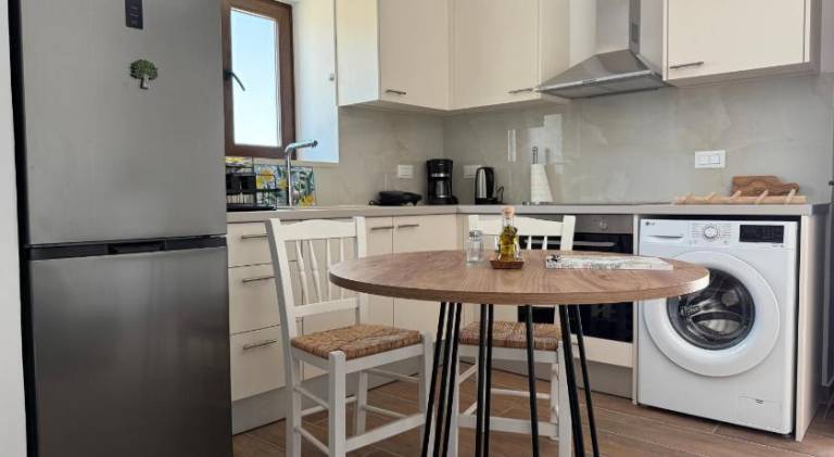Lovely vacation home with patio | Pet-friendly — photo 2