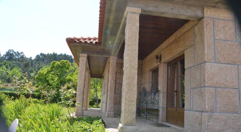 Fully equipped chalet with yard, patio & private pool | Pets allowed — photo 4