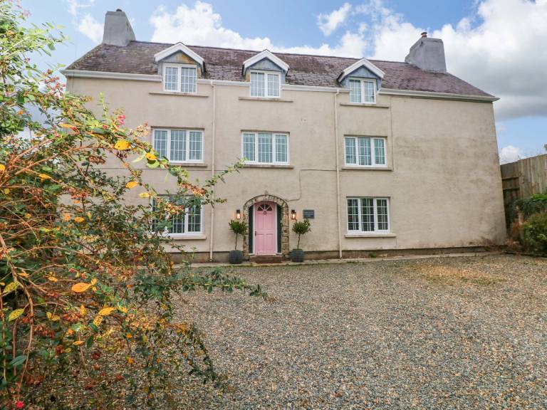 Children-friendly cottage with garden & jacuzzi | Dogs allowed in Tenby