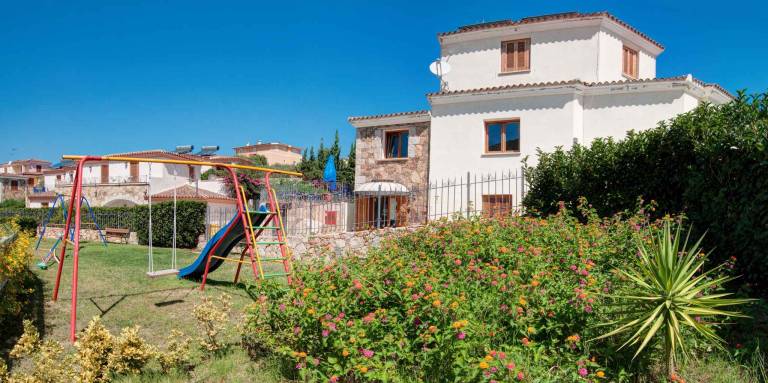 Apartment with yard, pool & terrace | Pets allowed — photo 3