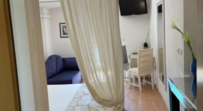 Serviced apartment with pool, yard & patio | Close to the beach | Dogs allowed — photo 2
