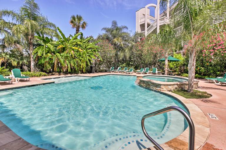 Unwind Poolside, Walk to Shore! Galveston Getaway — photo 3