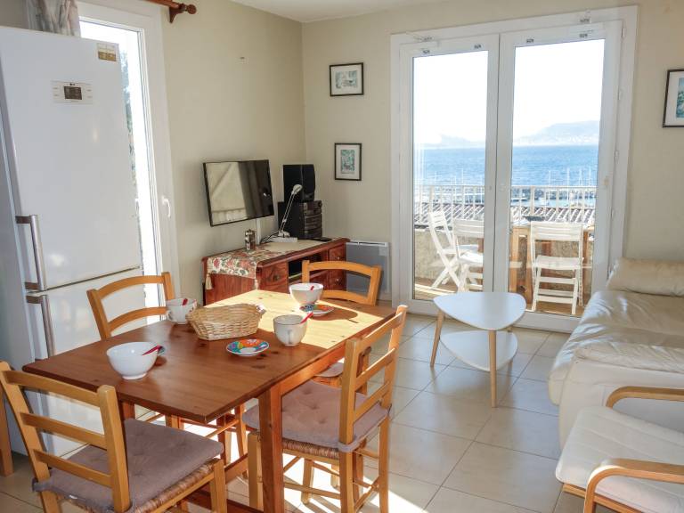 Fully equipped charming rental apartment with terrace | Sea view | Next to the beach | Pets allowed — photo 3