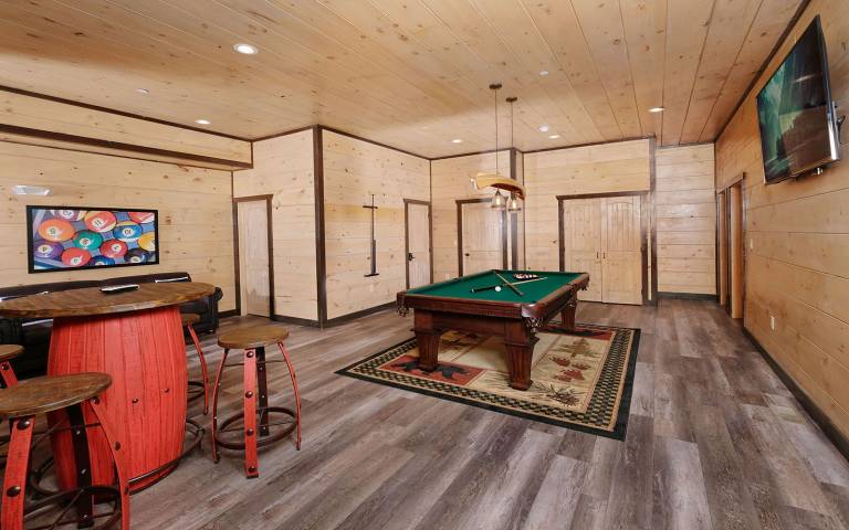 Cabin with jacuzzi, patio & private pool | Mountain view — photo 5