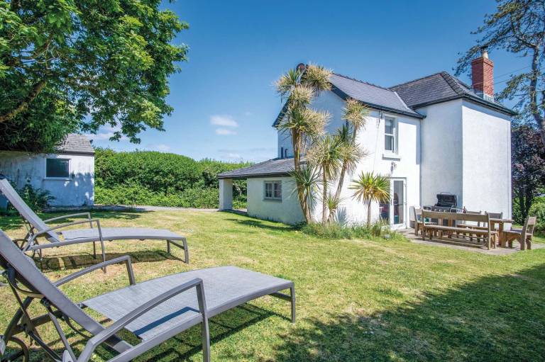Family-friendly beautiful cottage with barbecue, fast internet & yard | Beach view | Pets are welcome — photo 4