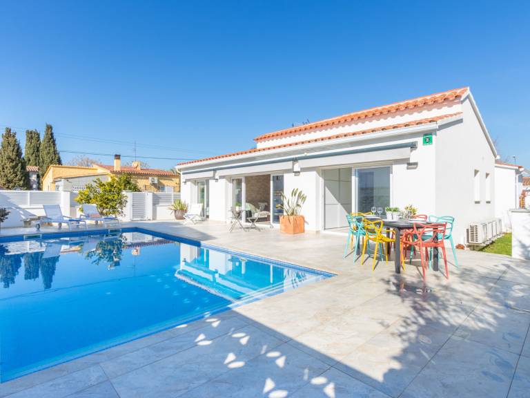 Ferienhaus mit Pool in Empuriabrava, Costa Brava für max. 6 Personen