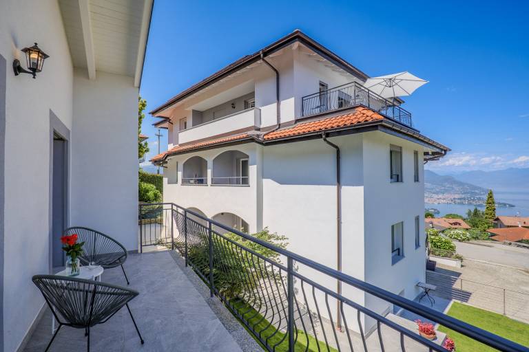 Fully equipped holiday apartment with hot tub, garden & patio | Lake view | Pets are welcome — photo 3