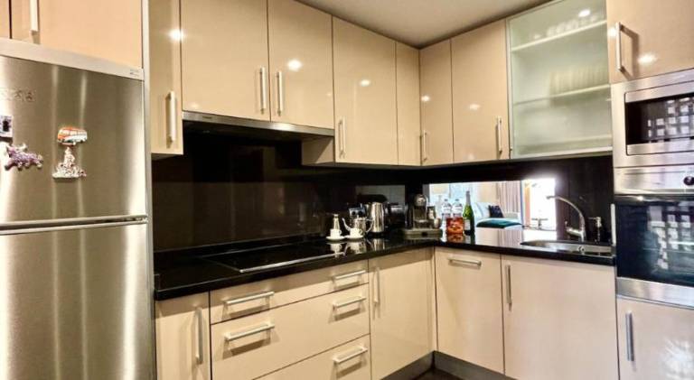 5 Stars BEACHFRONT PARADISE - Seaview, Always Heated Pool, Gym, Sauna! — photo 4