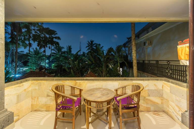 Villa with yard & pool — photo 3