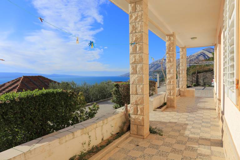 Three bedroom apartment with terrace and sea view Brela, Makarska (A-18495-b) in Brela